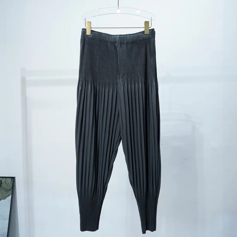 Miyake Fold 2025 Spring/Summer New Lantern Pants Men's Loose and Fashionable Haren Small Leg Lantern Seven Part Casual Pants