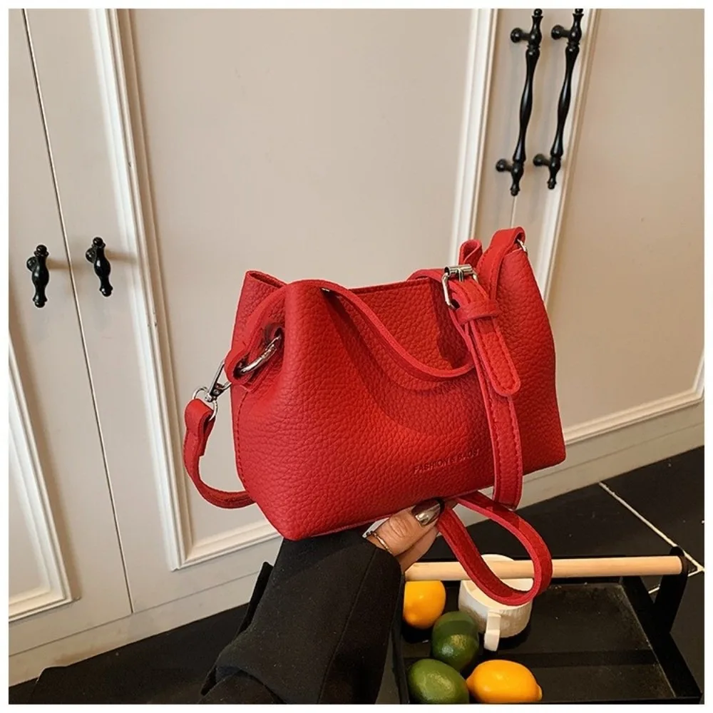 

Новая сумка из искусственной кожи, легкая сумка через плечо большой емкости, нежная простая сумка-ведро для женщин