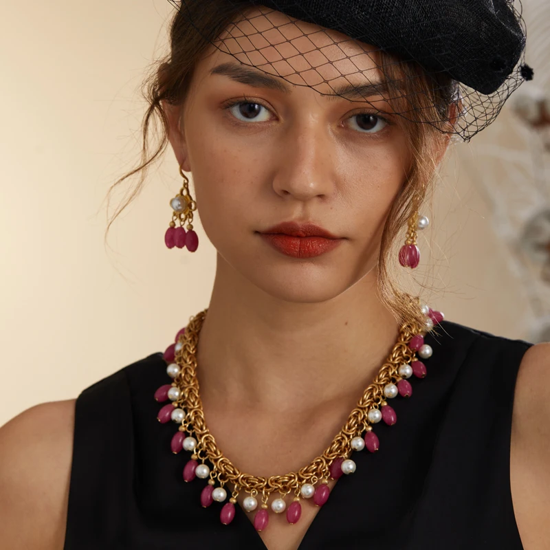 خمر الوردي قلادة المختنق كريستال قصر شرابة اكسسوارات الزفاف اللؤلؤ سحر الفاخرة مصمم مجوهرات سلسلة ذهبية اللون 2025