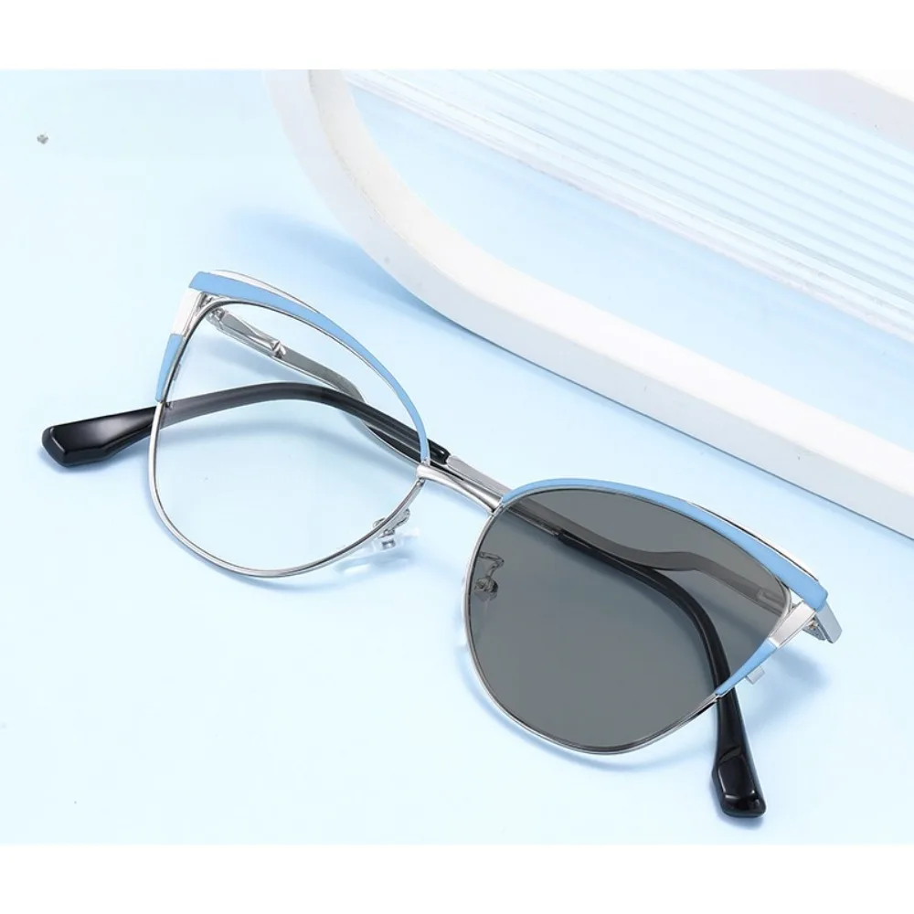 

Женские европейско-американские очки с плоскими металлическими зеркальными линзами, с технологией распознавания, эффектом кошачьего глаза, изменением цвета, защитой от синего света, простая оправа.