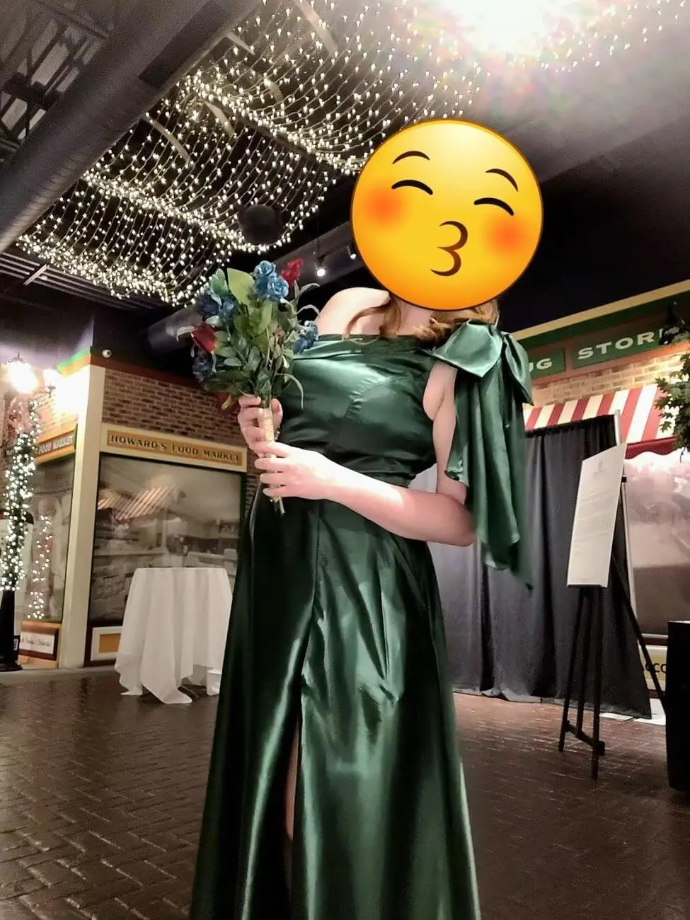 ชุดเพื่อนเจ้าสาวผ้าซาตินแบบไหล่เดียวผูกโบว์ ชุดราตรีงานแต่งงานยาว ชุดราตรีออกงาน ชุดเดรสยาวผ่าข้าง ดีไซน์หรูหราสำหรับผู้หญิง