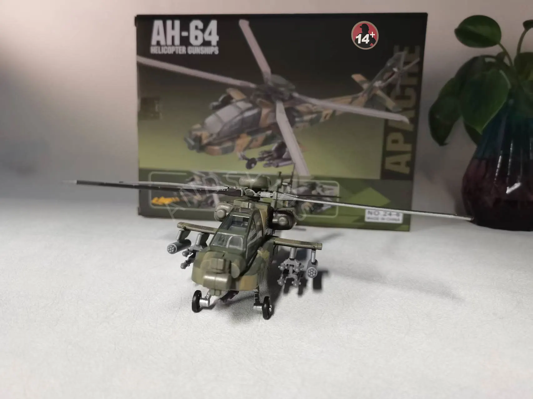 1/72 airplanes models scale  AH-64 Apache Attack Helicopter Model ec-665 DIY Assembly Kit Building Blocks Aircraft Toy Gift By