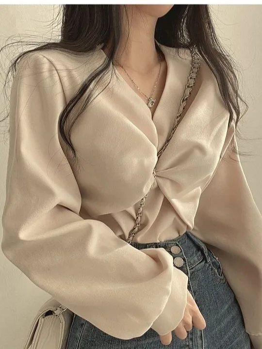 

Элегантная женская блузка с V-образным вырезом и плиссировкой в корейском стиле, свободного кроя, из хлопка, с длинными рукавами и кружевом, весна 2026, новая дизайнерская модель.