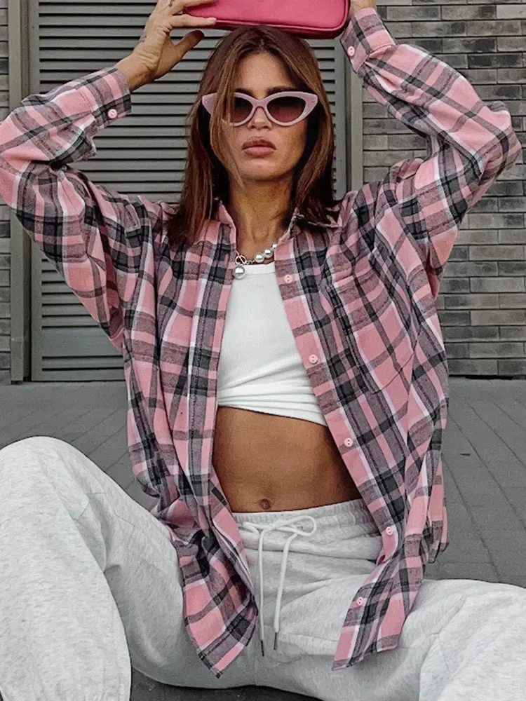 Camicette casual Nuova camicia scozzese rosa a maniche lunghe da donna da ufficio autunno inverno Camicie larghe versatili con tasche scozzesi Top Abbigliamento donna