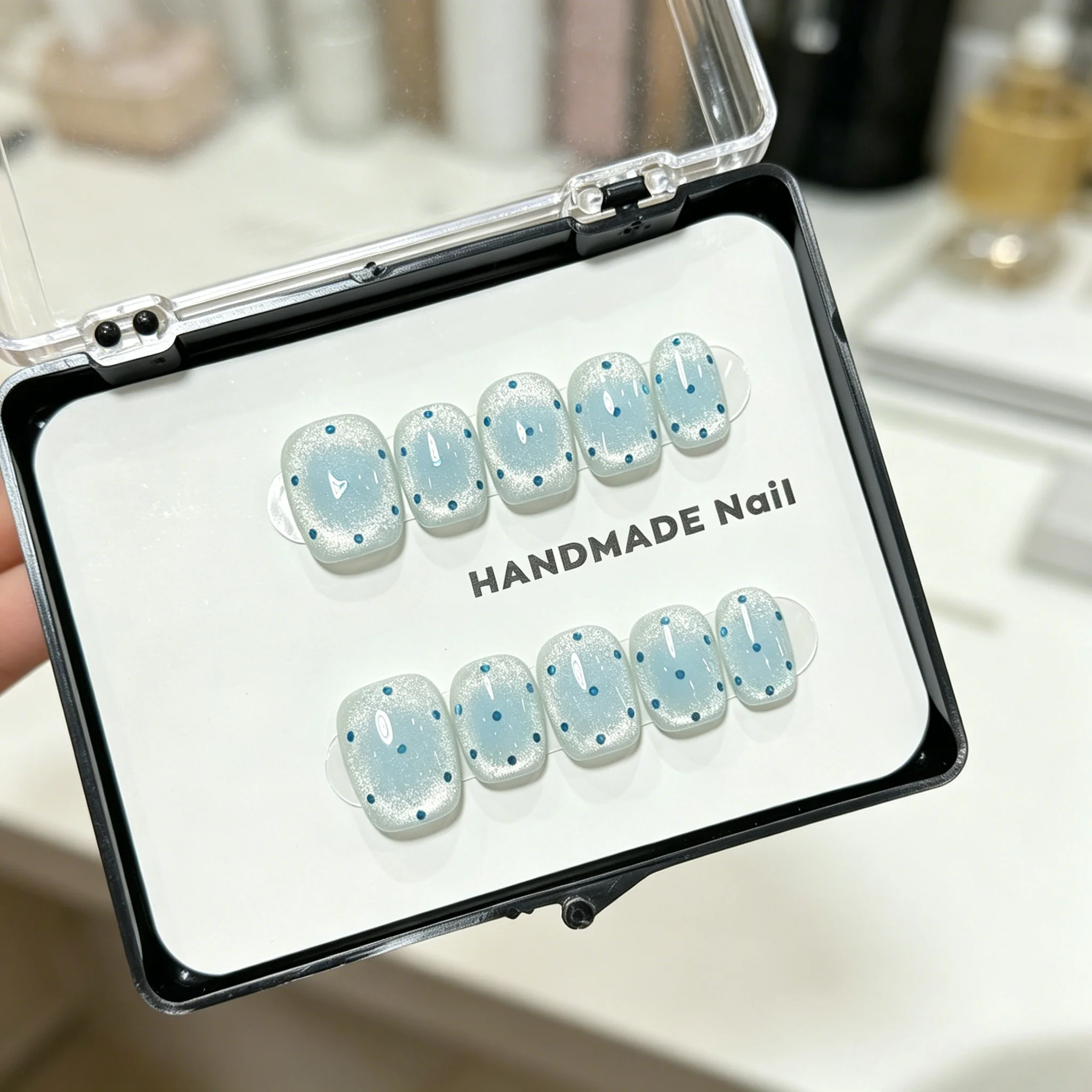 

10Pcs Handmade Light Blue Cat Eye Press On Nails Short Square False Nails With Blue Rhinestones Reusable Fake Nail for Women