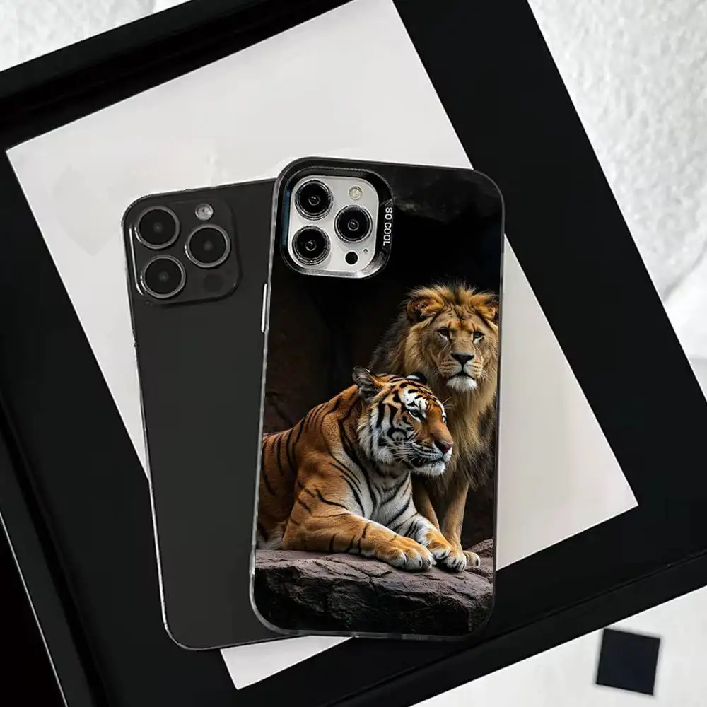 حافظة هاتف على شكل حرف C على شكل حيوان T-Tiger Lion لهاتف iPhone 16,15,14,13,12,11,Mini,Pro,SE,MAX غطاء أبيض غير لامع مقاوم للصدمات