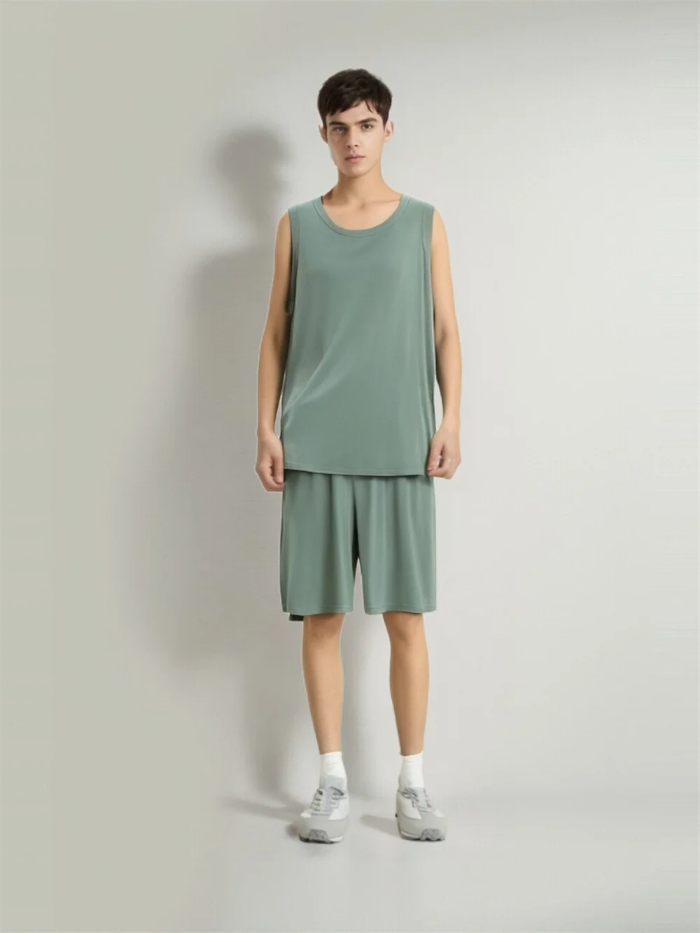 

Modal Men's Round Neck Loungewear Set - Lightweight Young Men's Tank Top and Loose-Fit Pajama Shorts for Comfortable Home Wear