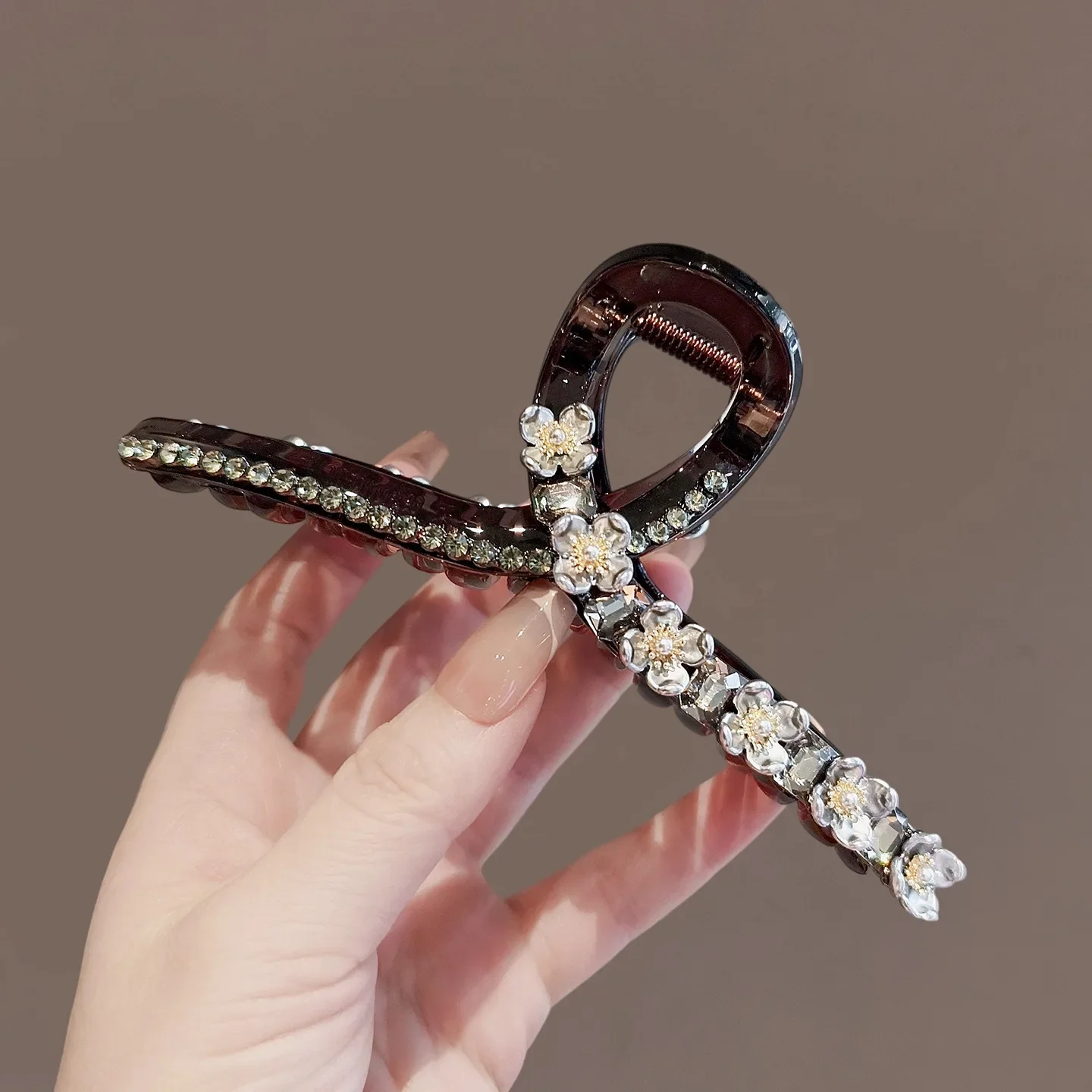 Luxuriöser Strass-Blumen-Haarklammer, Hochwertige Damen-Haarspange für den Hinterkopf, Große Haarkralle im Koreanischen Stil, Elegante Haifischklammer