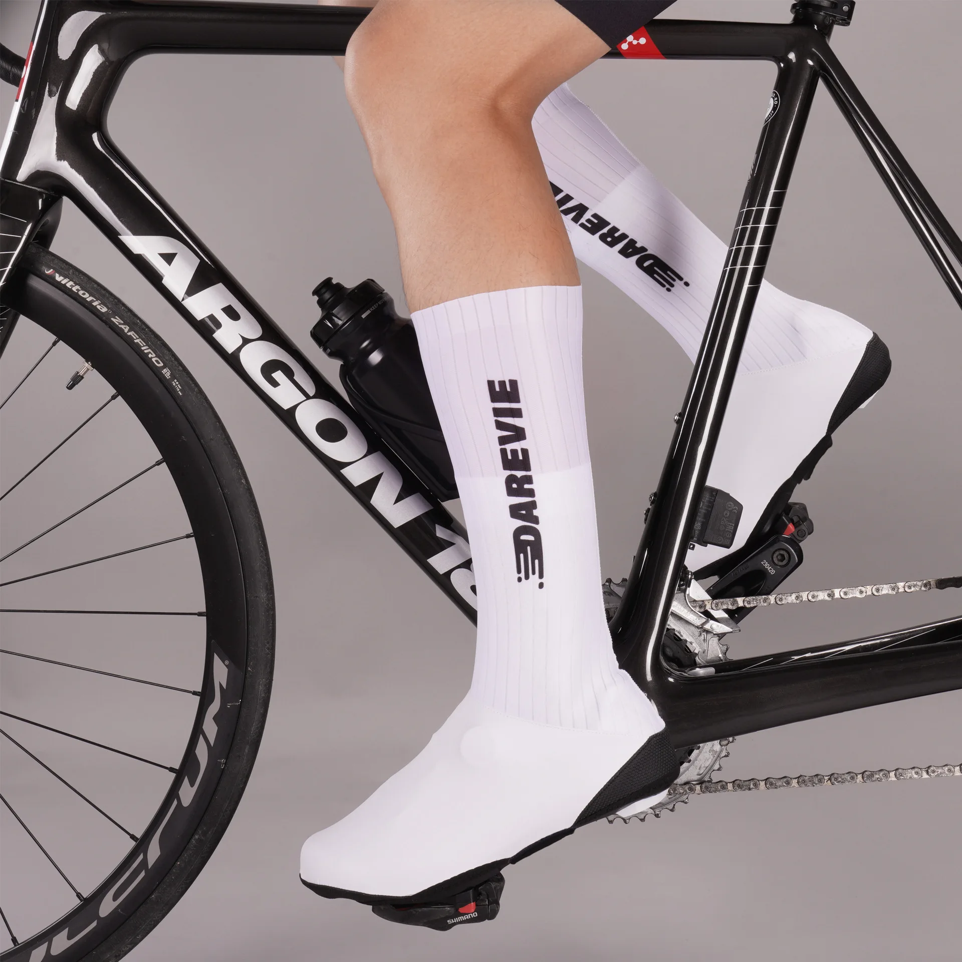

Pneumatic Striped Shoe Cover Windproof And Water-proof