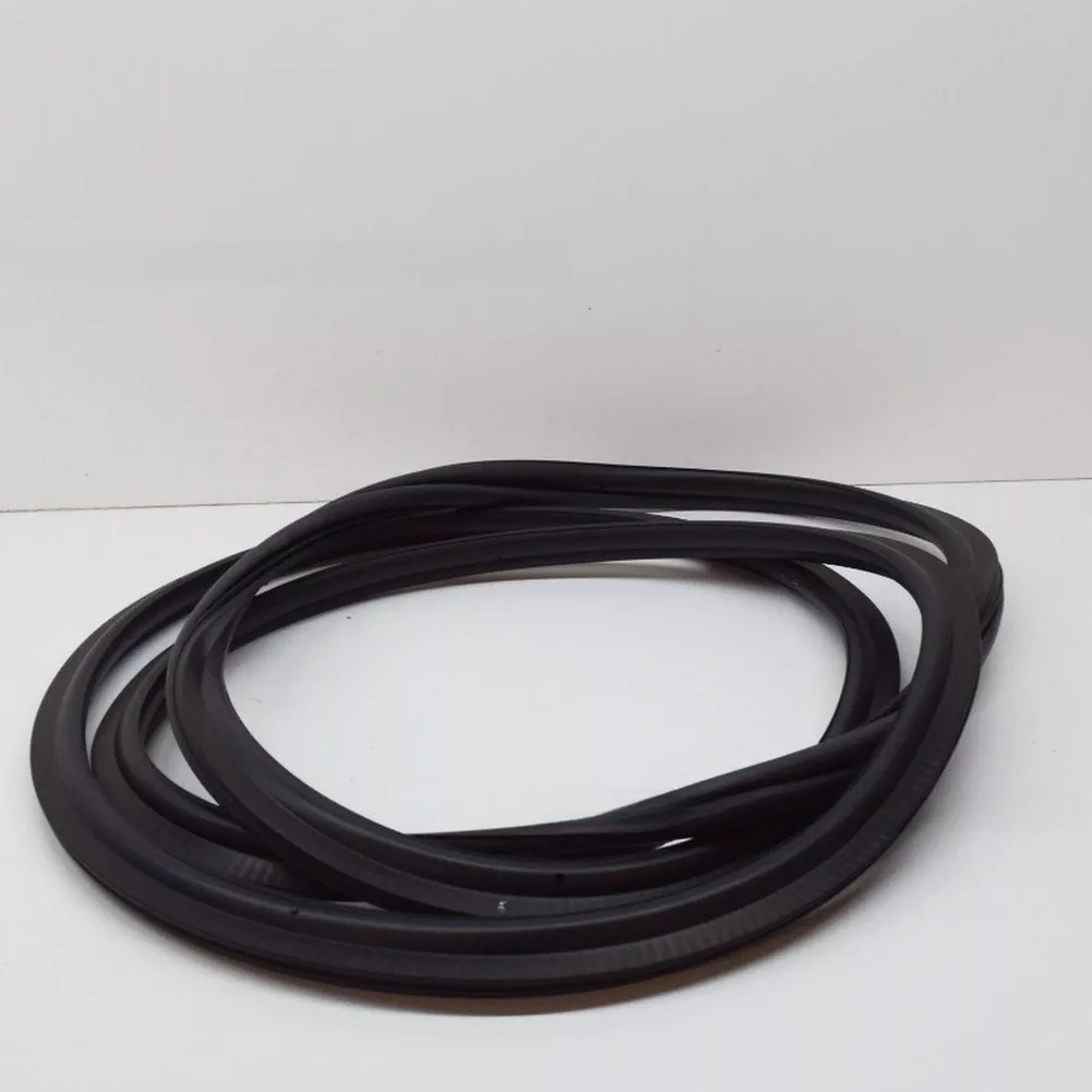 Tailgate Weatherstrip Seal for Range For Rover L322 2002-2012 Model LR024161 Rubber Material with Long-lasting Wear Resistance