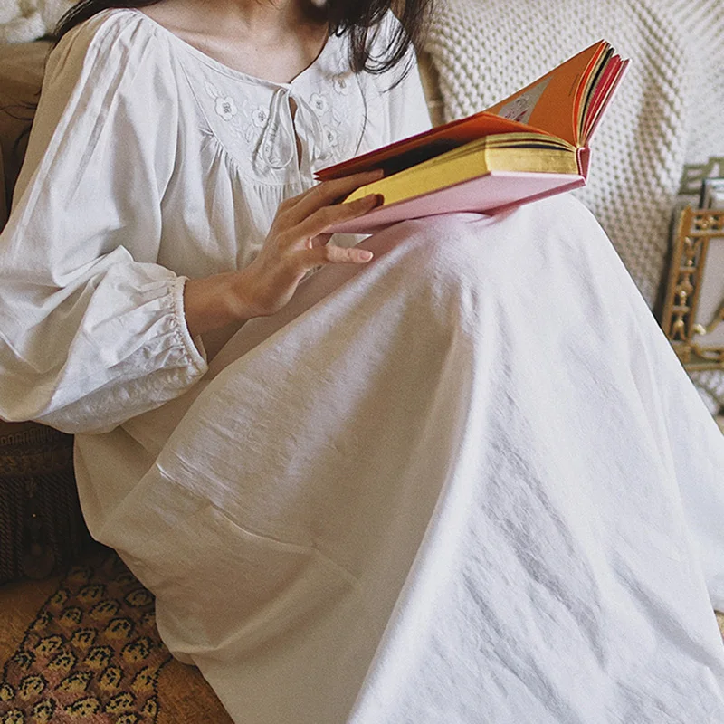 Vintage White Cotton Long Nightgown French Girl Loose Embroidered Princess Style Night Wear Sleepwear Spring and Autumn Women