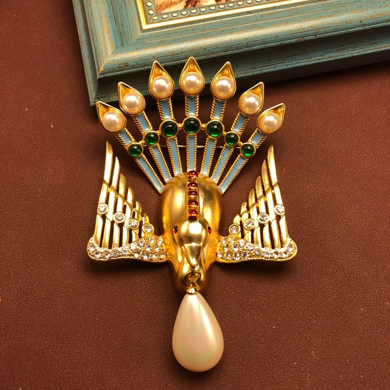 

Light luxury banquet peacock brooch, exquisite enamel glaze, pearl gemstone brooch pin, high-end jewelry accessories
