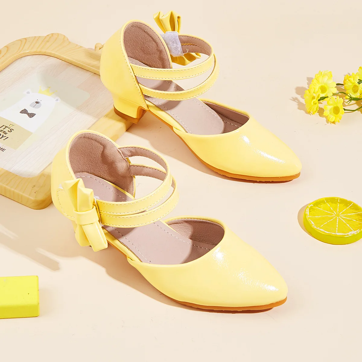 

2025 Summer New Girls' Princess Leather Shoes Fashion Bow Yellow Girls' Pointed-toe High Heels Outdoor Fashion Girls' Sandals