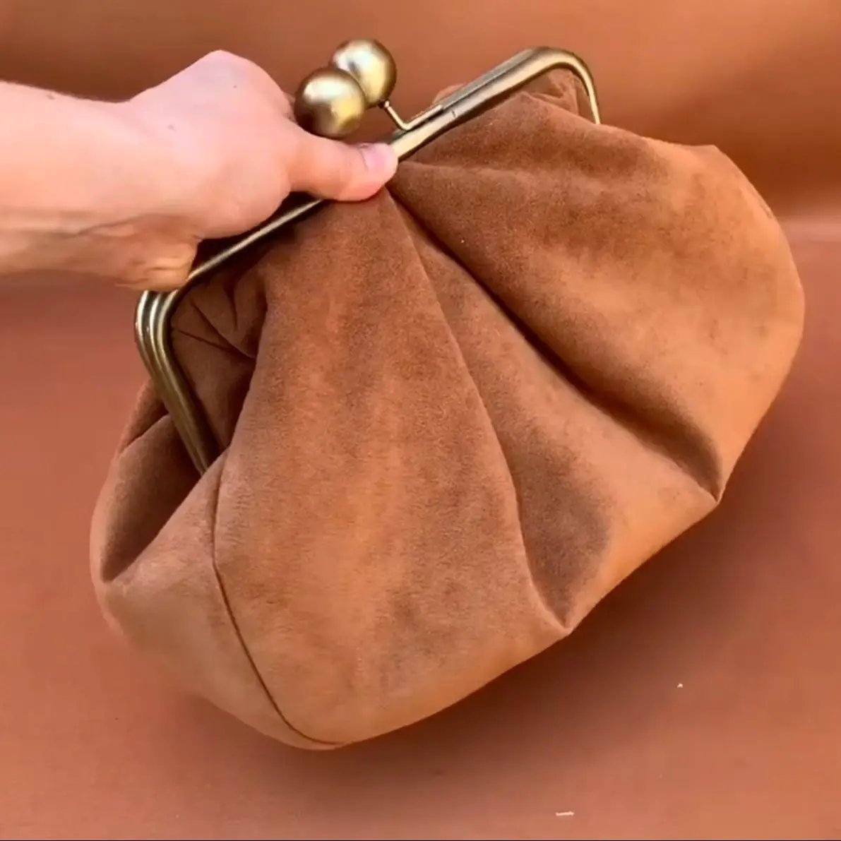 Lost in Vintage Bag Soft Velvet Bag Bronze Large-ball Kiss Lock Clutch Meatal Frame Puffy Bag Evening Clutch Clic Purse