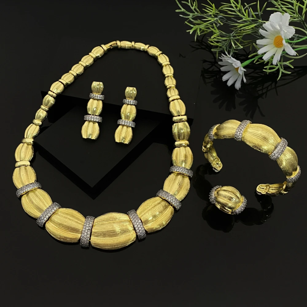 

Набор роскошных украшений Flora Dubai для женщин: позолоченная медь с кубическим цирконием, включающая браслет, кольцо, ожерелье и серьги.