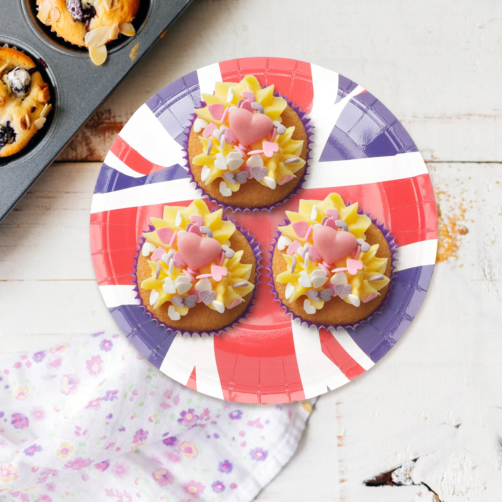 

Disposable Paper Decorative Paper Plates Union Jack Pattern Lightweight Use Serving Food Cake Dinner Party Supplies