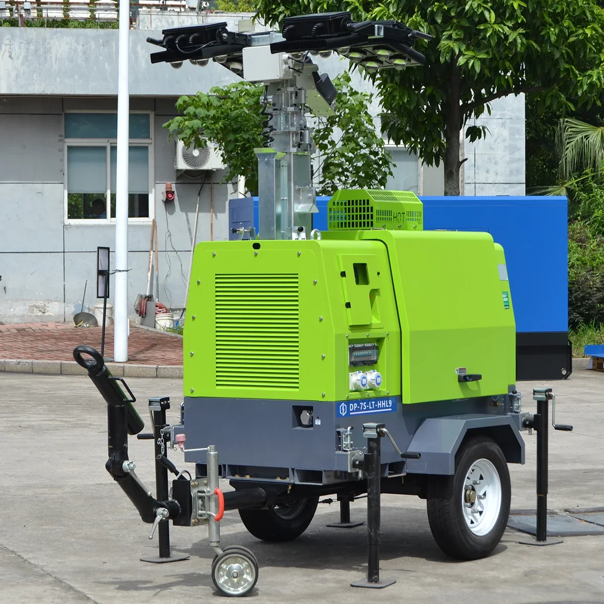 Solar Powered 8m & 9m Hydraulic High Mast Lighting Tower With LED Light Source 360° Angle Adjustment Light Tower
