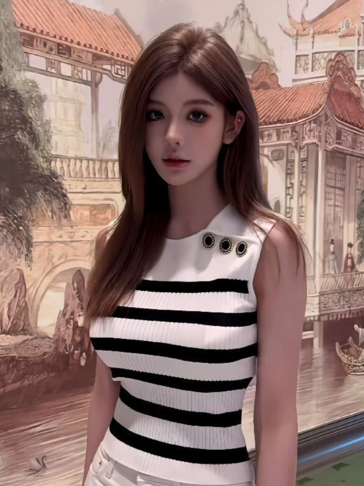 

American retro spicy girl black and white striped sleeveless knitted women's vest summer Y2K style button design women's top