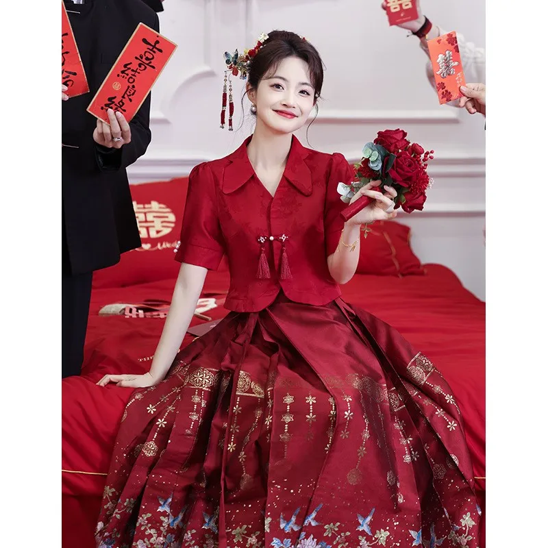 

Комплект из двух предметов красной вышивки в китайском стиле, прямые продажи одежды для тостов.