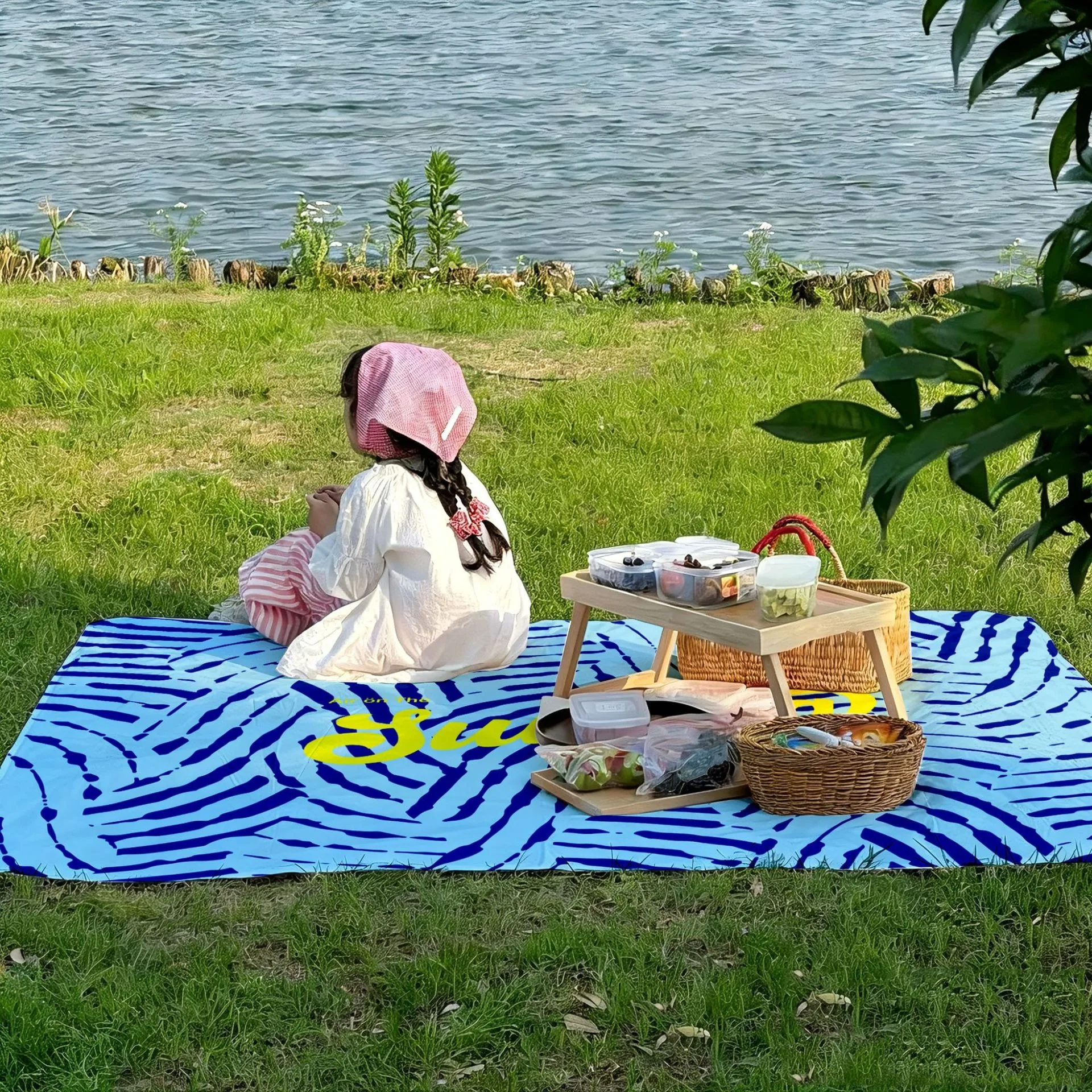 Portable Foldable Beach Mat Waterproof Sandproof Outdoor Picnic Blanket Ultralight Camping Lawn Travel Mat for Park Seaside