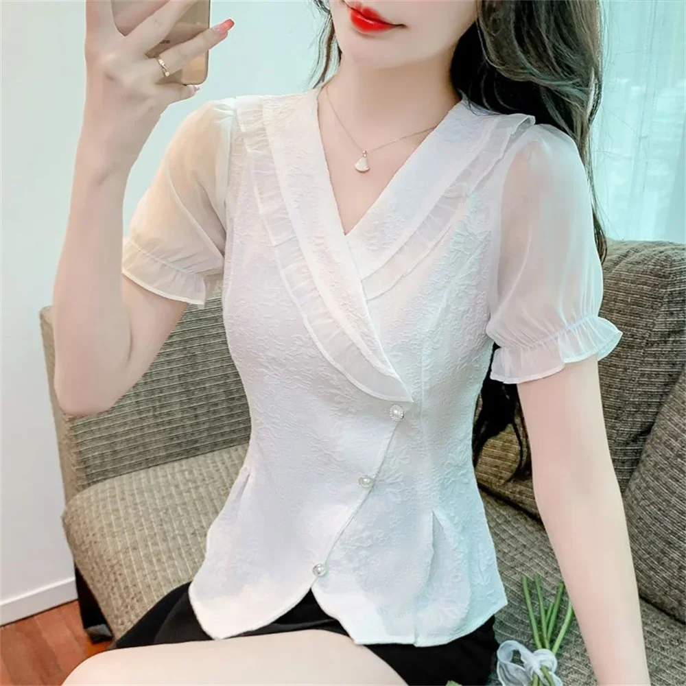 بلوزة نسائية أنيقة مكشكشة بأزرار غير متماثلة ملابس نسائية لصيف 2025 بلوفرات غير رسمية جديدة قمصان مكتب للسيدات