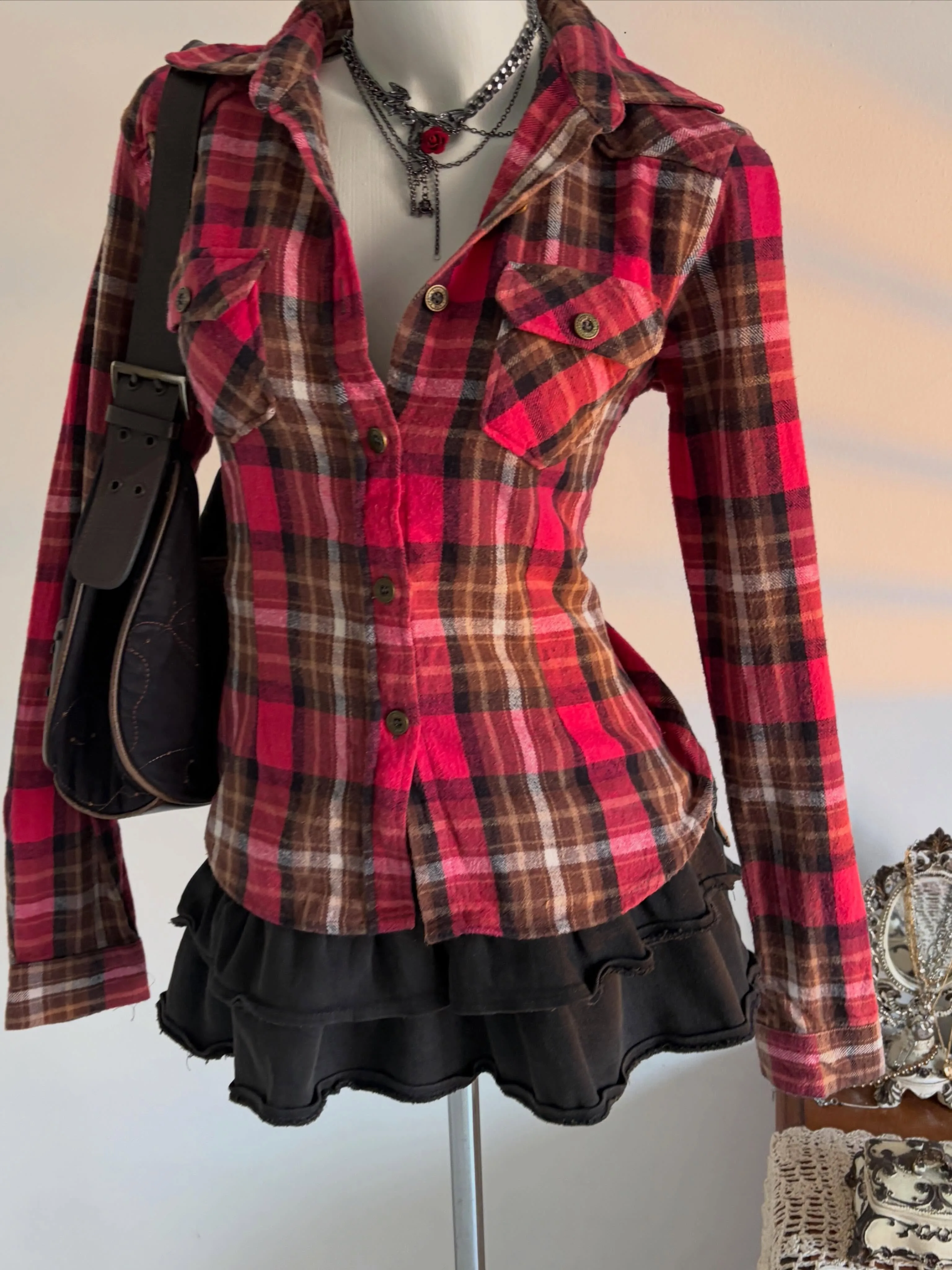 Grunge Alt Vintage Women Red‑Brown Tartan Flannel Shirt Lapel Collar Long Sleeve Slim Fit Y2K Casual Button‑Down Top