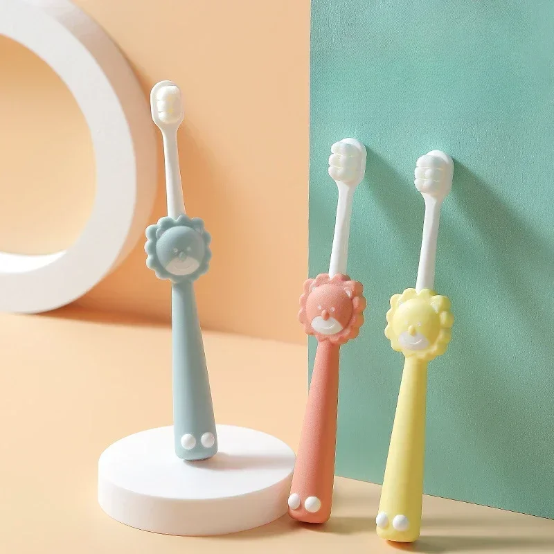 Cepillo de dientes de león de dibujos animados para niños, limpieza bucal suave, cuidado Dental doméstico, accesorios para el cuidado del bebé, 2 a 6 años, 1 unidad