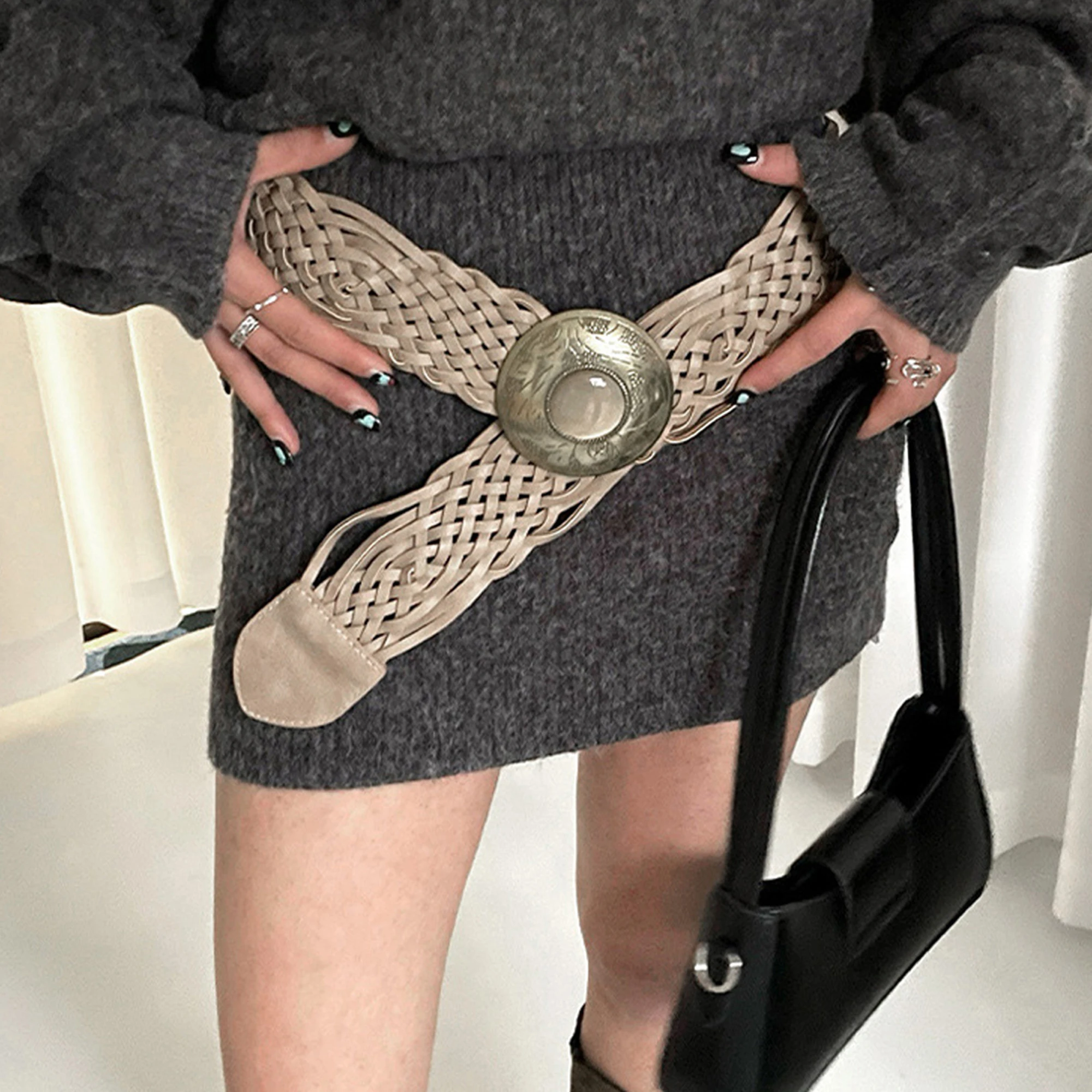 

Женский широкий ремень из искусственной кожи с винтажным дизайном кончо в стиле бохо и плетеным плетением — модный аксессуар