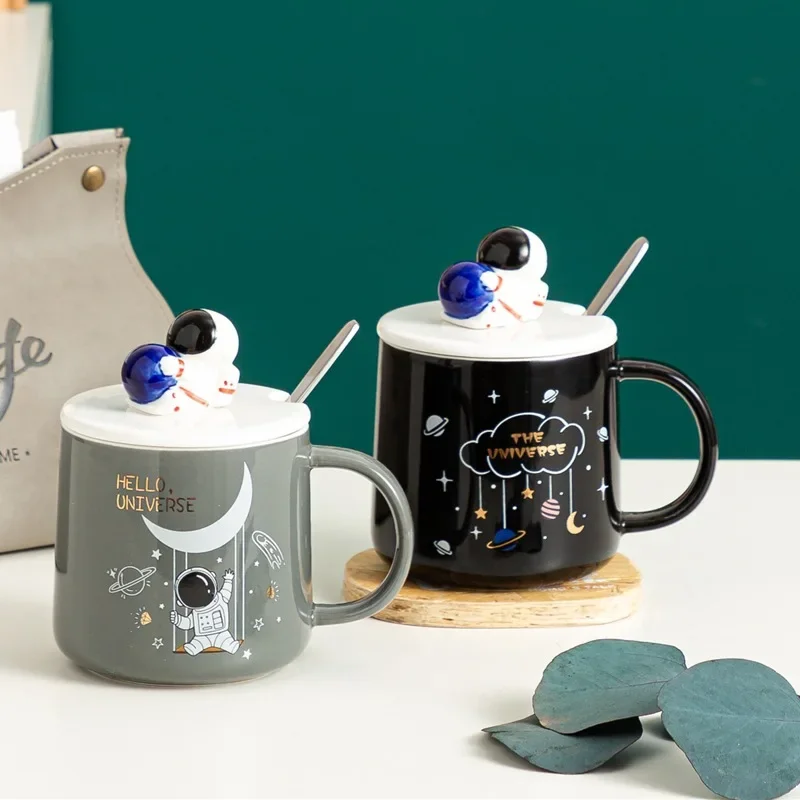 

Personality Ceramic Water Cup Creative Starry Astronauts Mug with Lid and Spoon Milk Coffee Cups Tea Mug Friend Children Gifts