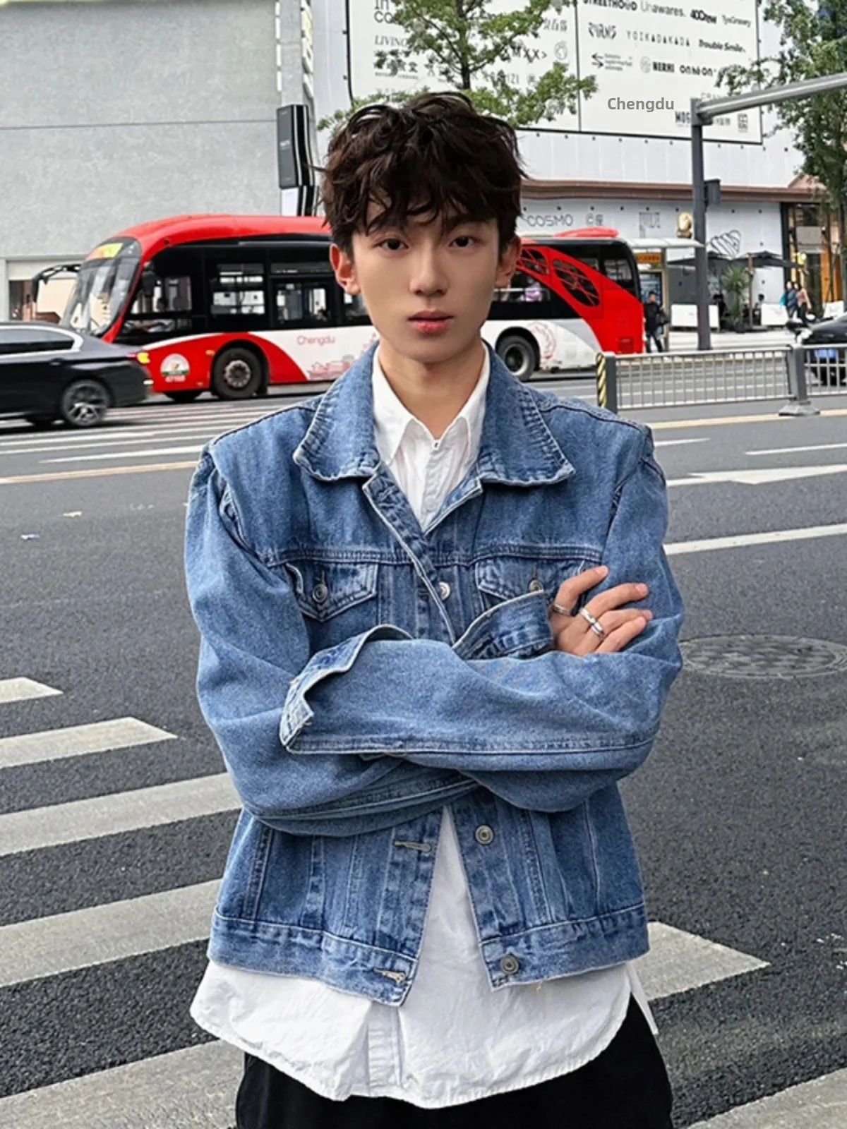 

Светло-голубая джинсовая куртка с плиссированными подплечниками для мужчин, осенняя, в американском ретро-стиле, молодежная, модная, бренд Haome, новая модель