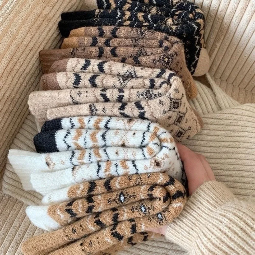 2 أزواج جديد سميكة الشتاء الجوارب الرجعية نمط الصوف الحراري منتصف العجل الجوارب تنفس الجوارب النسائية موسم الشتاء