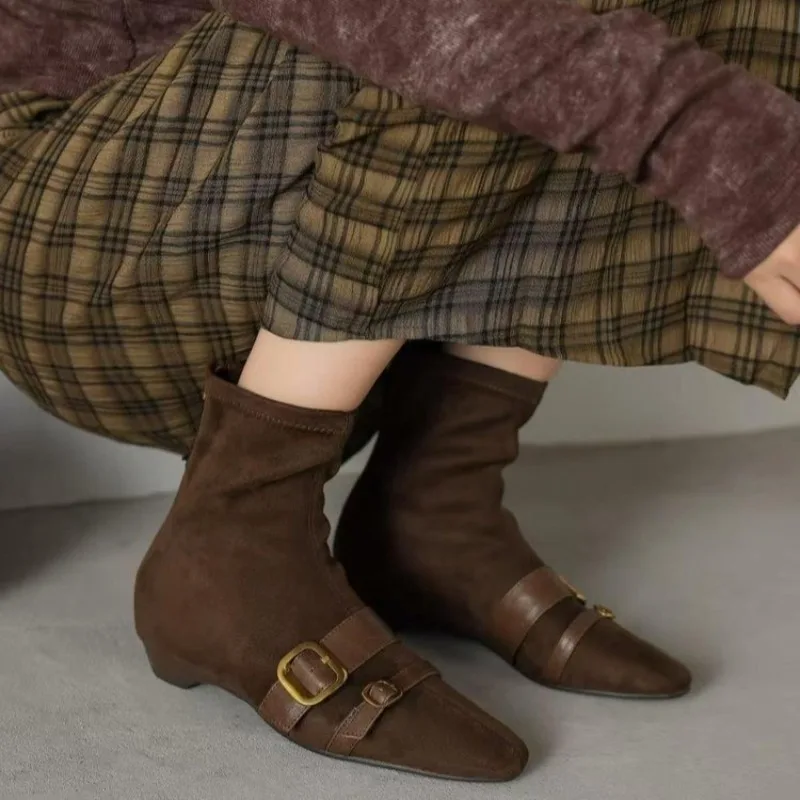 

Ботильоны на низком каблуке с пряжкой на ремне, модные замшевые туфли с острым носком на мягкой подошве, нескользящие износостойкие плюшевые хлопковые туфли