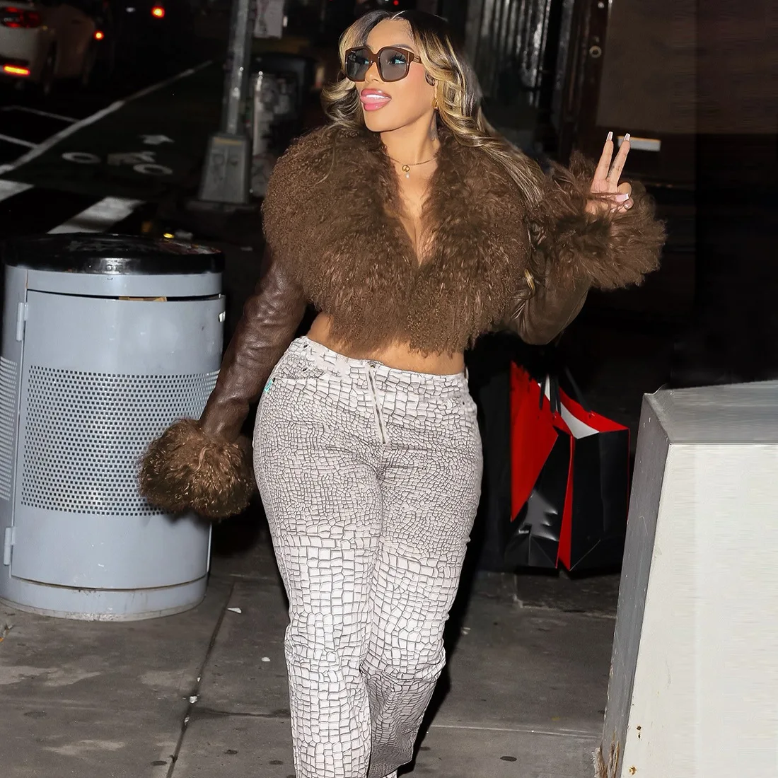 

Пальто из искусственной кожи в стиле пэчворк из искусственного меха, женские трендовые облегающие куртки с отложным воротником и длинными рукавами, топ, повседневная уличная верхняя одежда