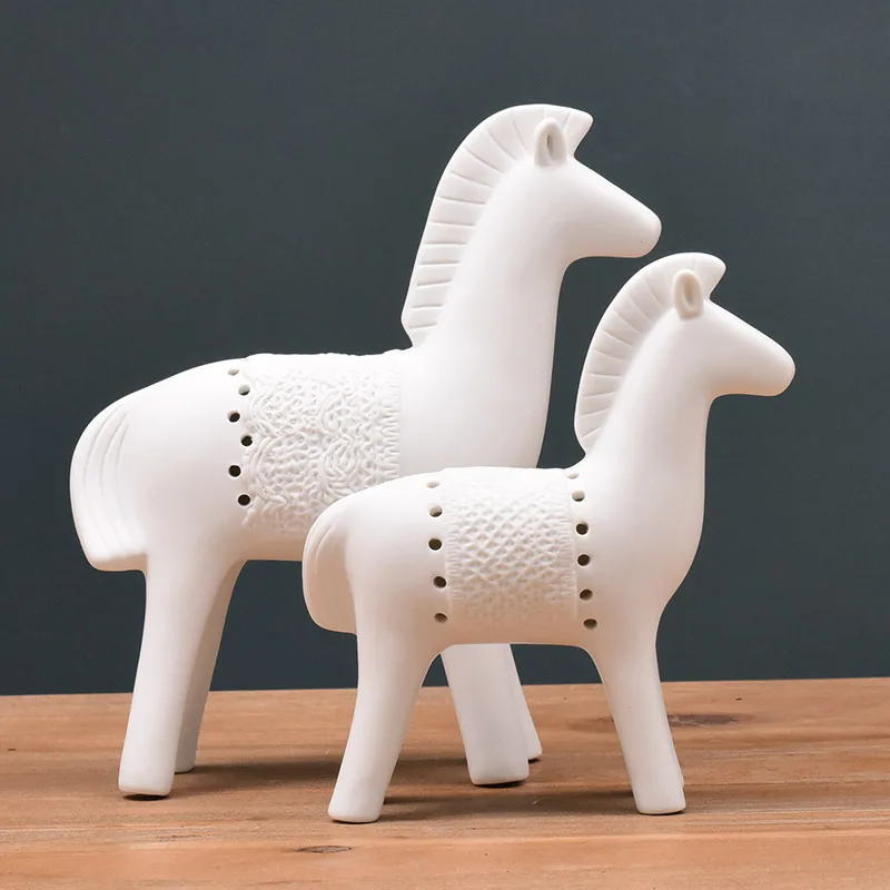 Nordic Porcelain Saddle Horse Figurine Handmade Ceramic White Pony MIniature Decor Gift Craft Embellishment Ornament Accessories