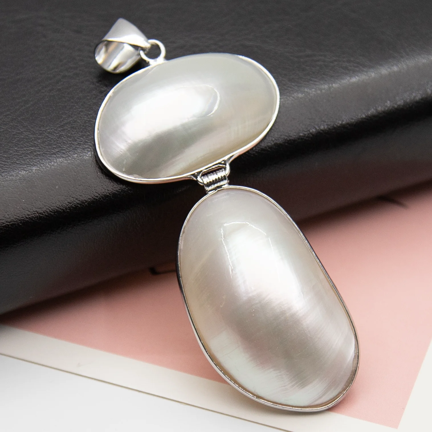 

New High-Quality White Natural Horse Shell Personalized Exquisite Pendant DIY Necklace Accessories Valentine's Day Gift