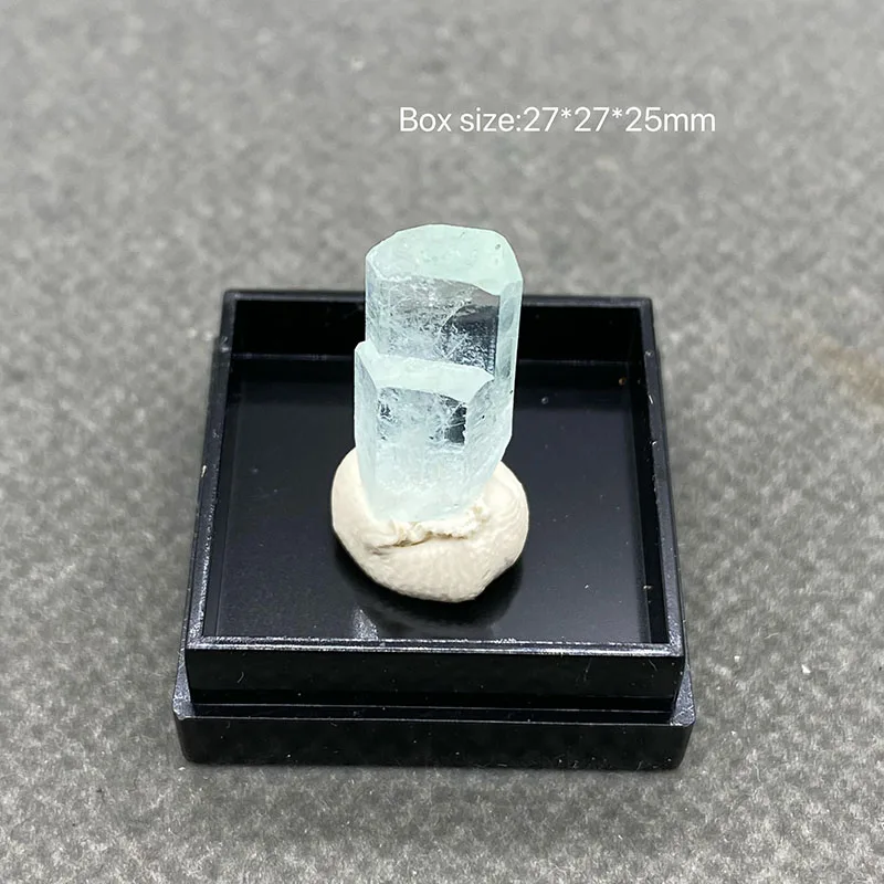 

100% natural Pakistani light blue aquamarine pendant beads stone mineral specimen healing crystal gem + box size ：27*27*25mm