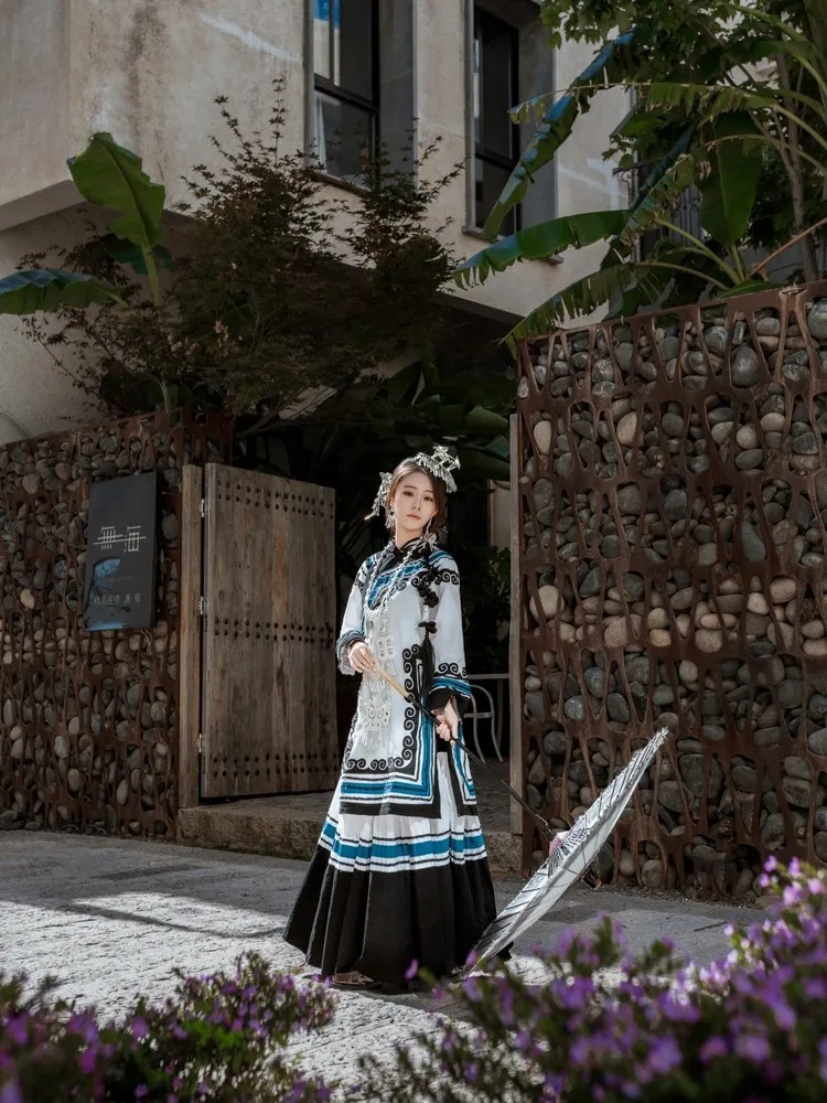 

Ethnic costumes women's stand-up collar tops pleated skirts travel photography and photo shoots exotic clothing