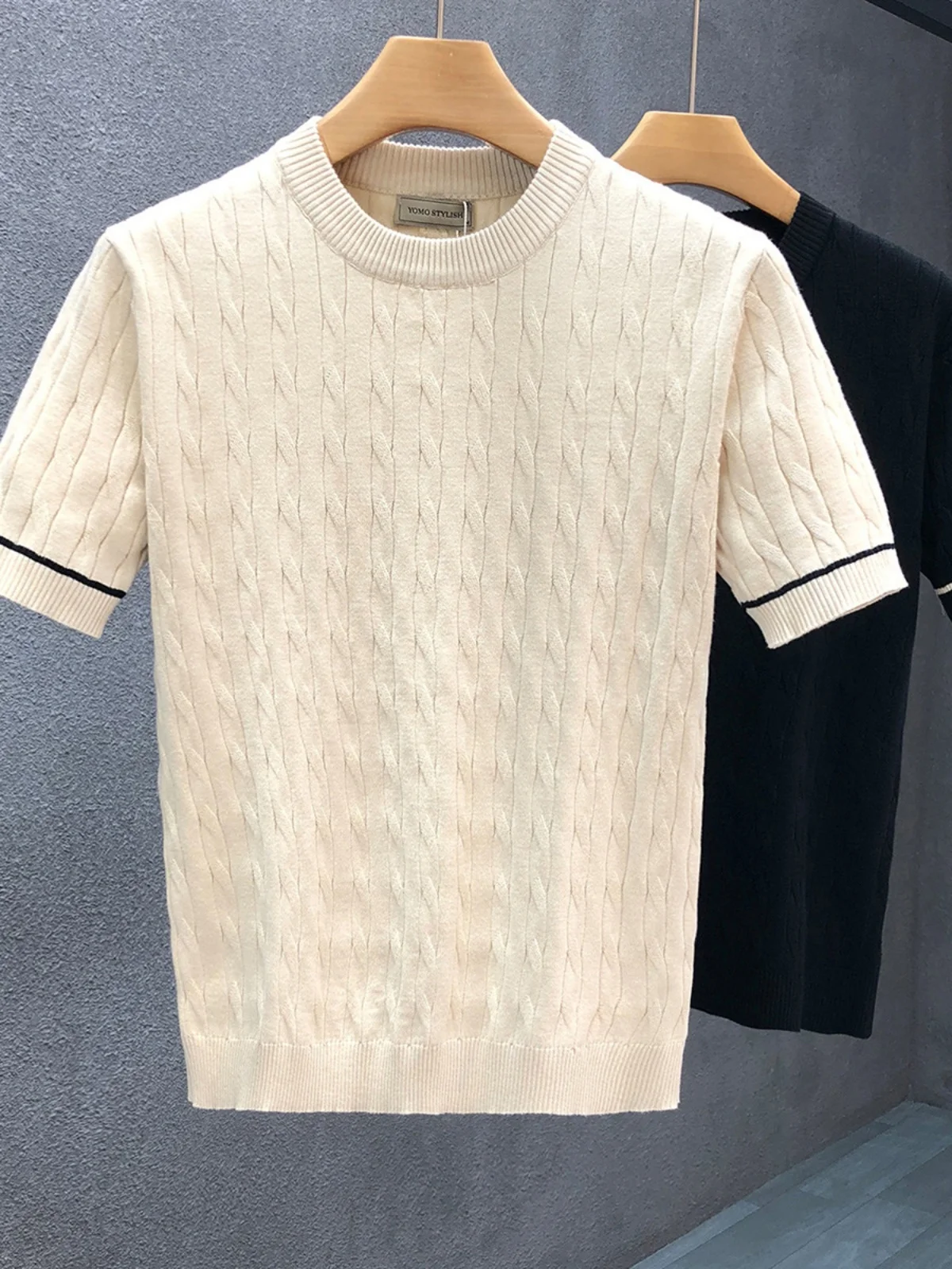 

High-End Floral Patterned Beige round Ne ort Sve Men's Knitwear Slim Fit Summer Base Layer irt Faionable Urban Sle