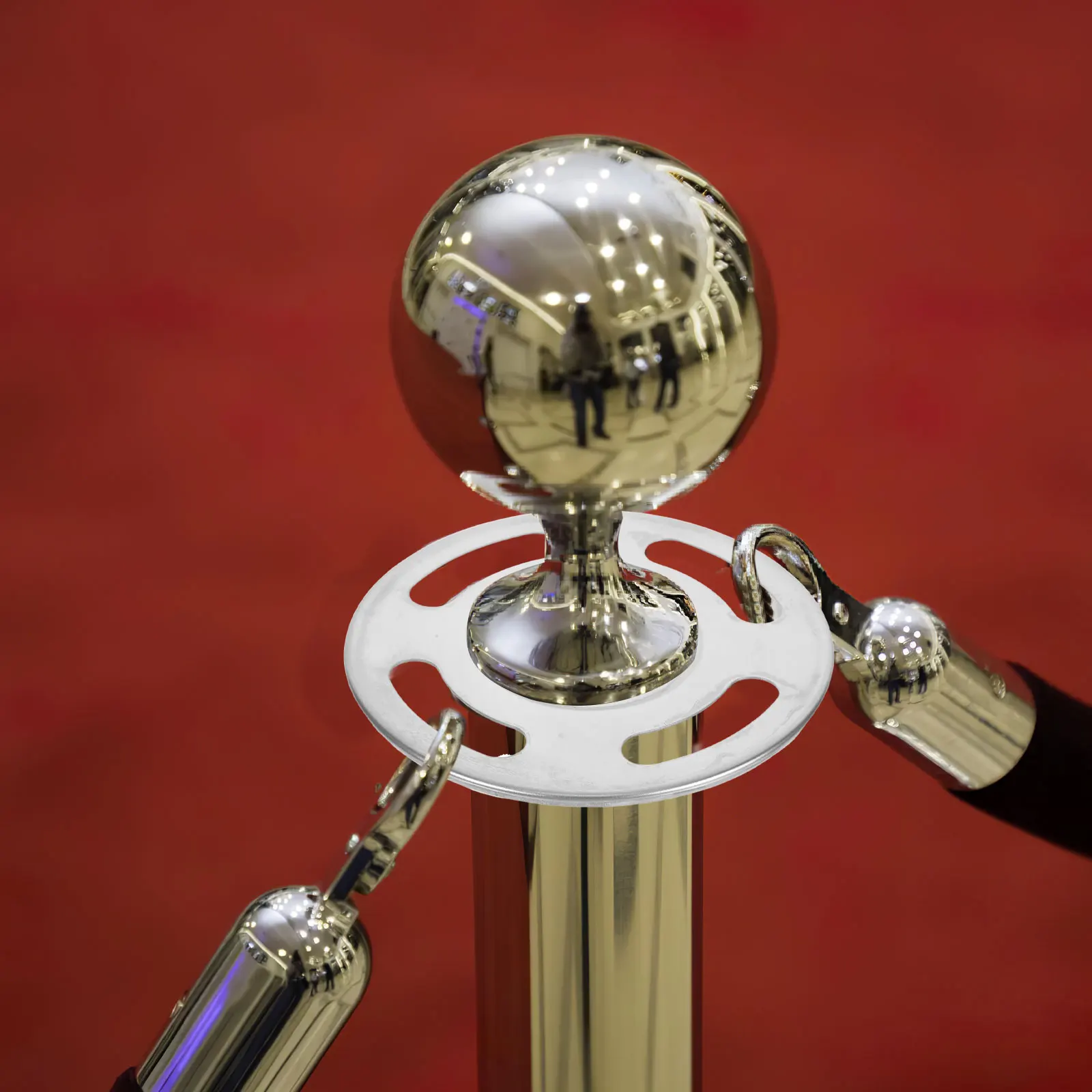 

2pcs Rope Barrier Accessories Stainless Steel Hanging Ring Hook for Posts Crowd Control Hanger Replacement Stanchion Hooks