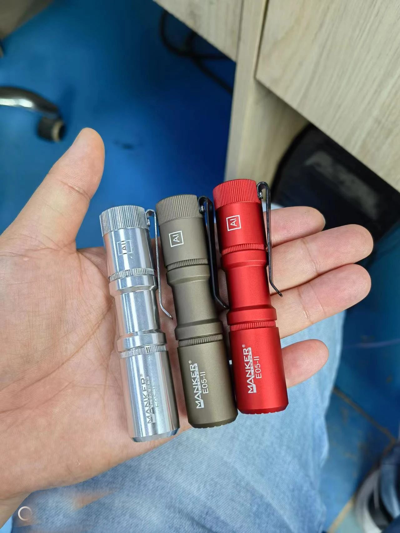 Imagem -03 - Mini Titanium Lanterna 1300 Lumens aa 14500 Edc Tocha Mankerlight-e05 ii