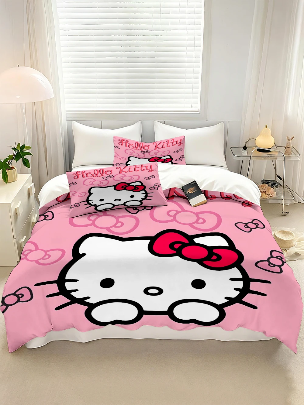 غطاء لحاف سانريو هالو كيتي البسيط عبارة عن غطاء لحاف مريح وخفيف الوزن مناسب لجميع أنواع البشرة.