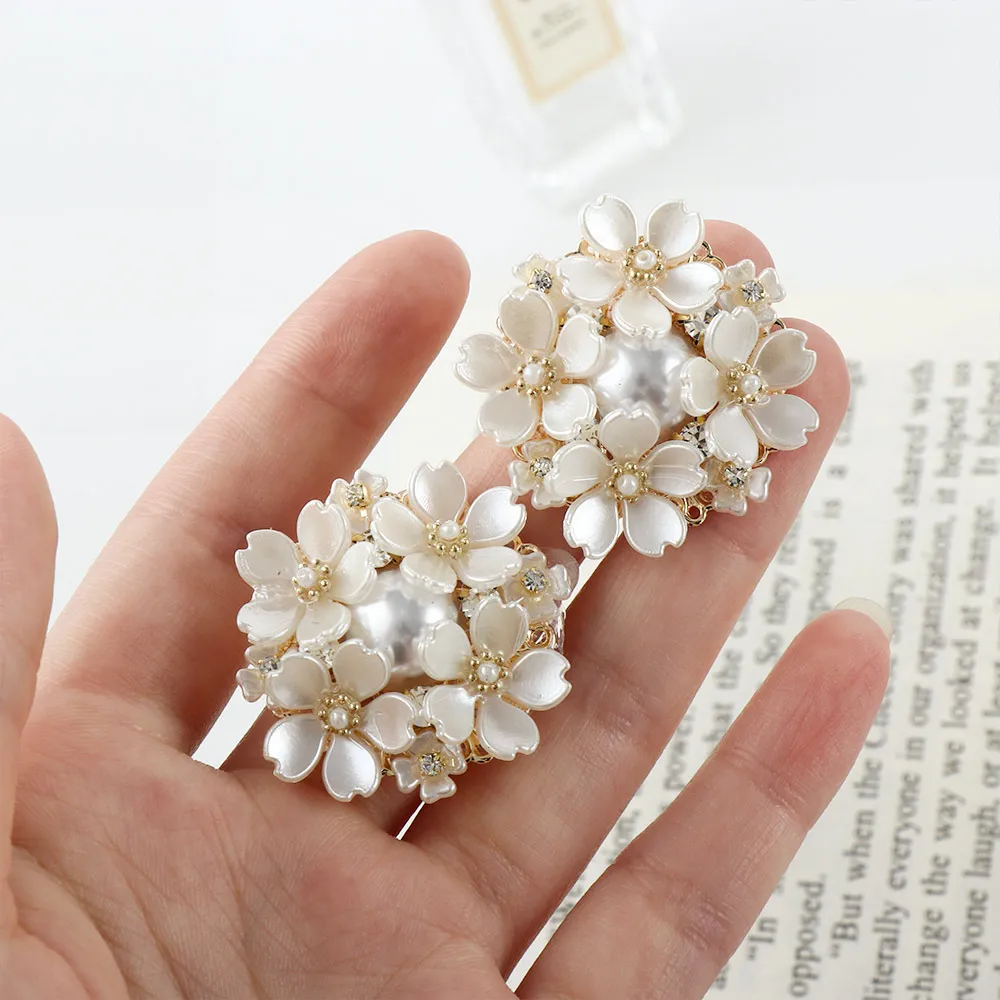 Handmade Pearl Shell Flower Stud Earrings for Women Personality Sweet Temperament New Fashion Earrings Jewelry