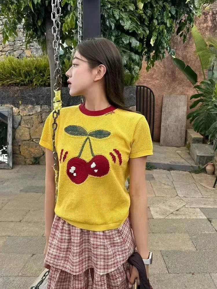 Jaune été tricot pull T-shirts femmes cerise broderie à manches courtes T-shirts hauts décontracté mode élégant Chic dames pulls