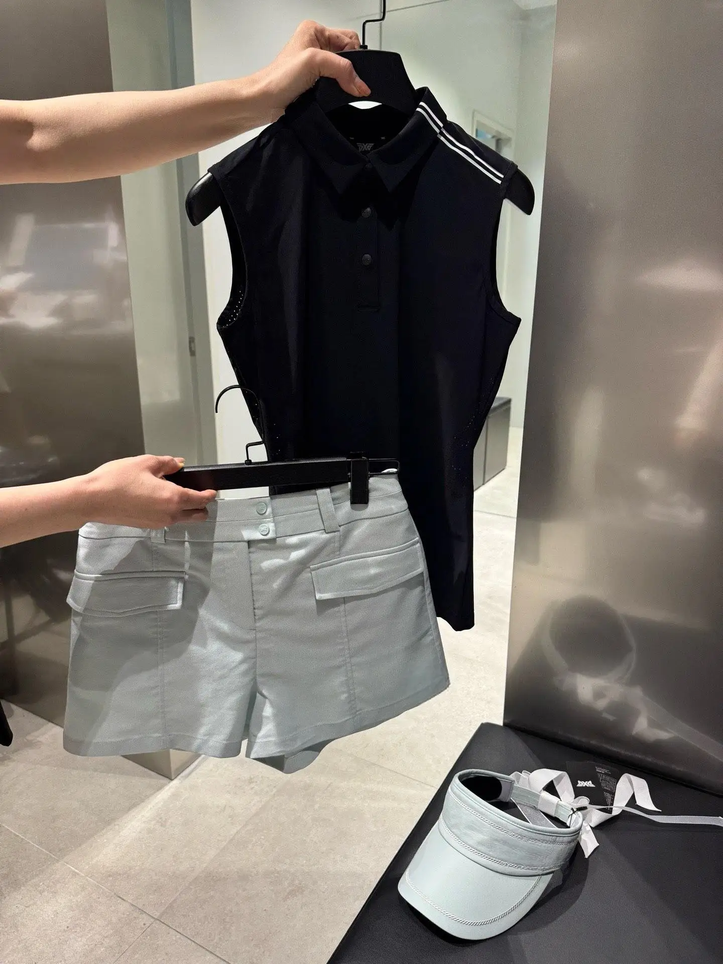 2026 New Arrival Ladies Golf Shorts Solid Simple Design With Pockets Comfort Versatile Outdoor Casual Women Sports Shorts