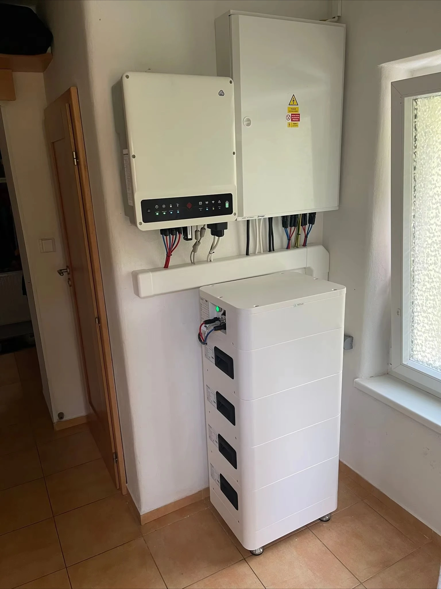 EU Stock Tower T7 7kw HV Lithium Solar Battery  6000 Cycle Time 95% DOD High Voltage Home Energy Storage Battery Stackable