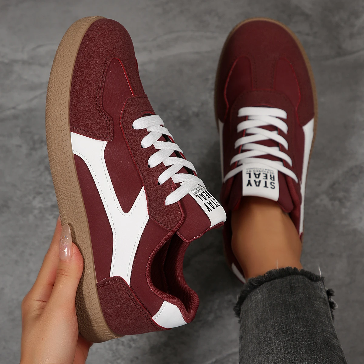 2026 Herbst Damenmode Wildleder-Sneaker mit Doppelschnallen-Metalldetails Leichte Atmungsaktive Bequeme Freizeitschuhe – Detail 16