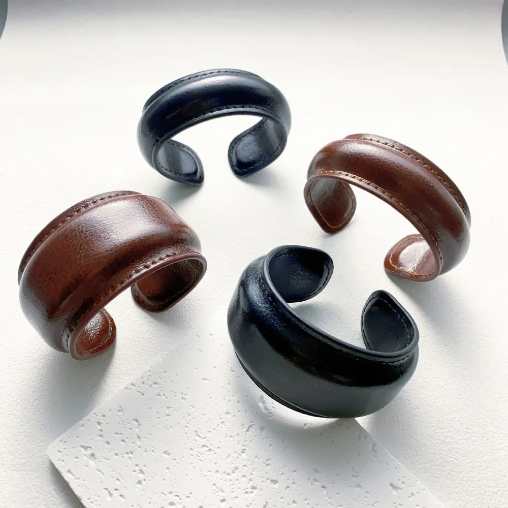 

Classic Autumn Winter New Niche Retro Genuine Leather Bangle, Personalized, Versatile, High-end, Atmospheric Bracelets for Women