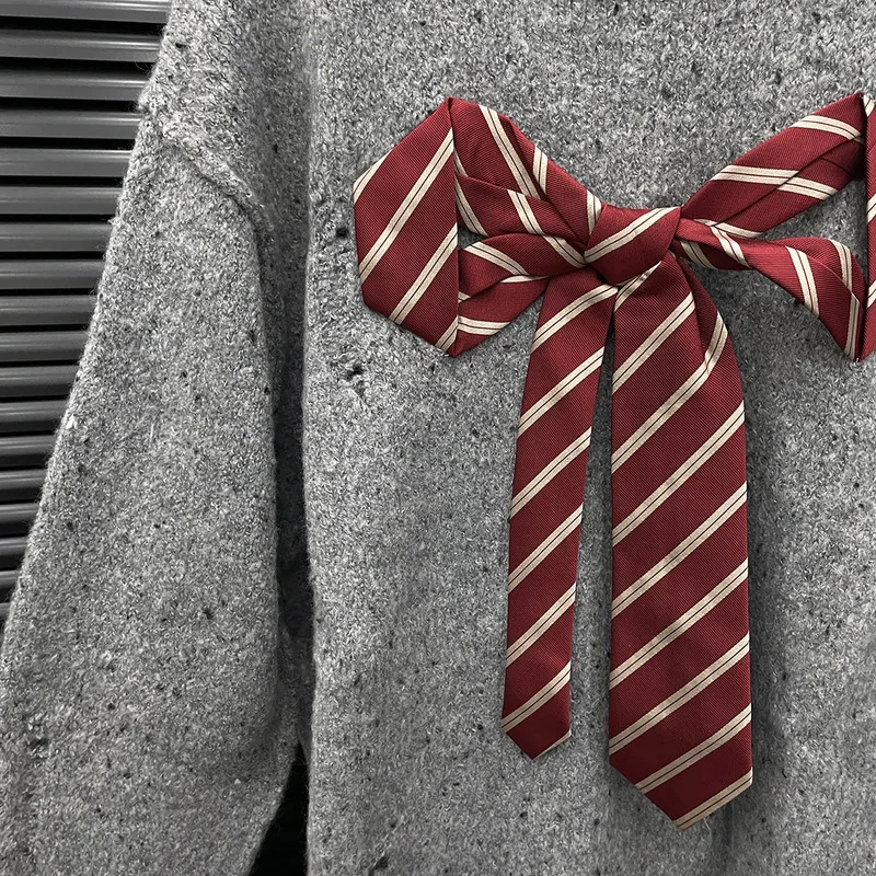 WTHT Moda Nuove Donne Impiombato Archi A Righe Foro Pullover In Maglia 2025 Autunno Alla Moda O-Collo Maniche Lunghe Maglione Femminile 1LS2558