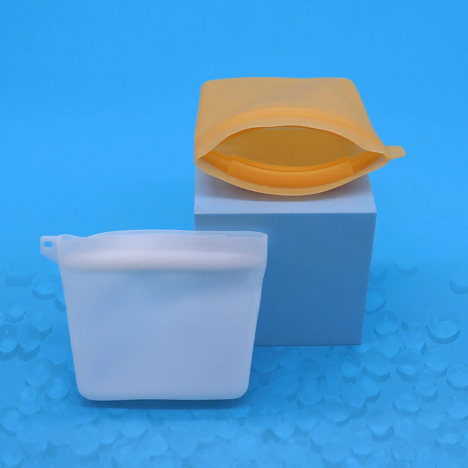 Dog Treat Bag Silicone Dog Training Pouch Portable Moisture-proof Food and Snacks Dispenser Bag for Pet Outdoor Training