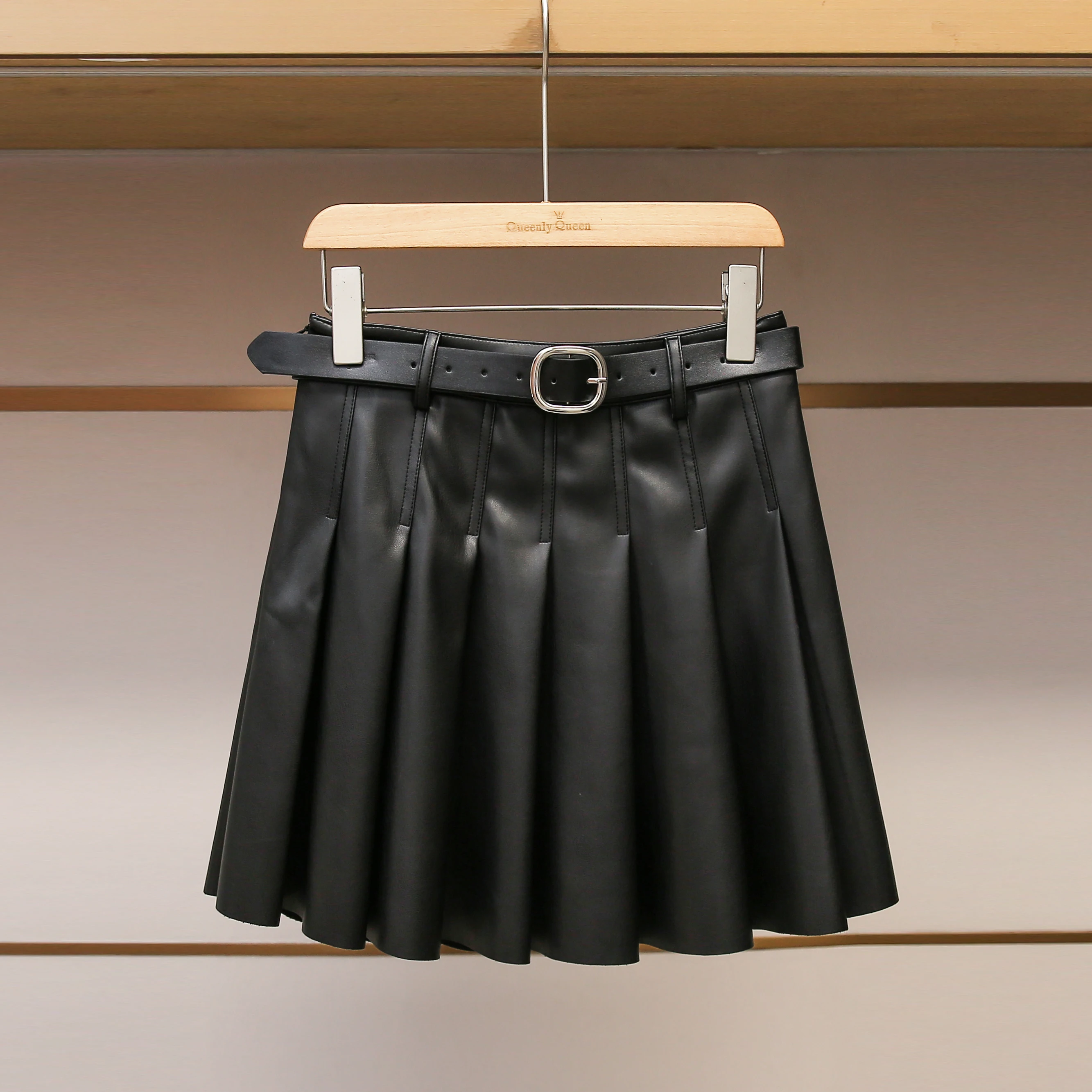 

Женская плиссированная юбка из искусственной кожи с высокой талией, модная, для повседневной носки, А-силуэт, короткая, с эффектом похудения, зимняя коллекция